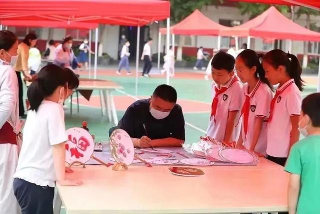 北京铁路实验小学校园艺术节绽放少年风采